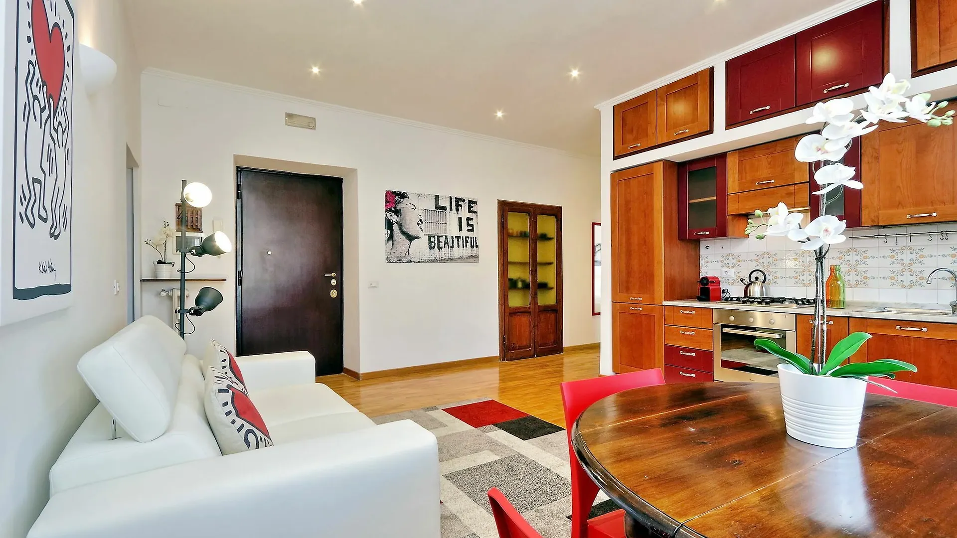 Cozy Leone - My Extra Home Rome